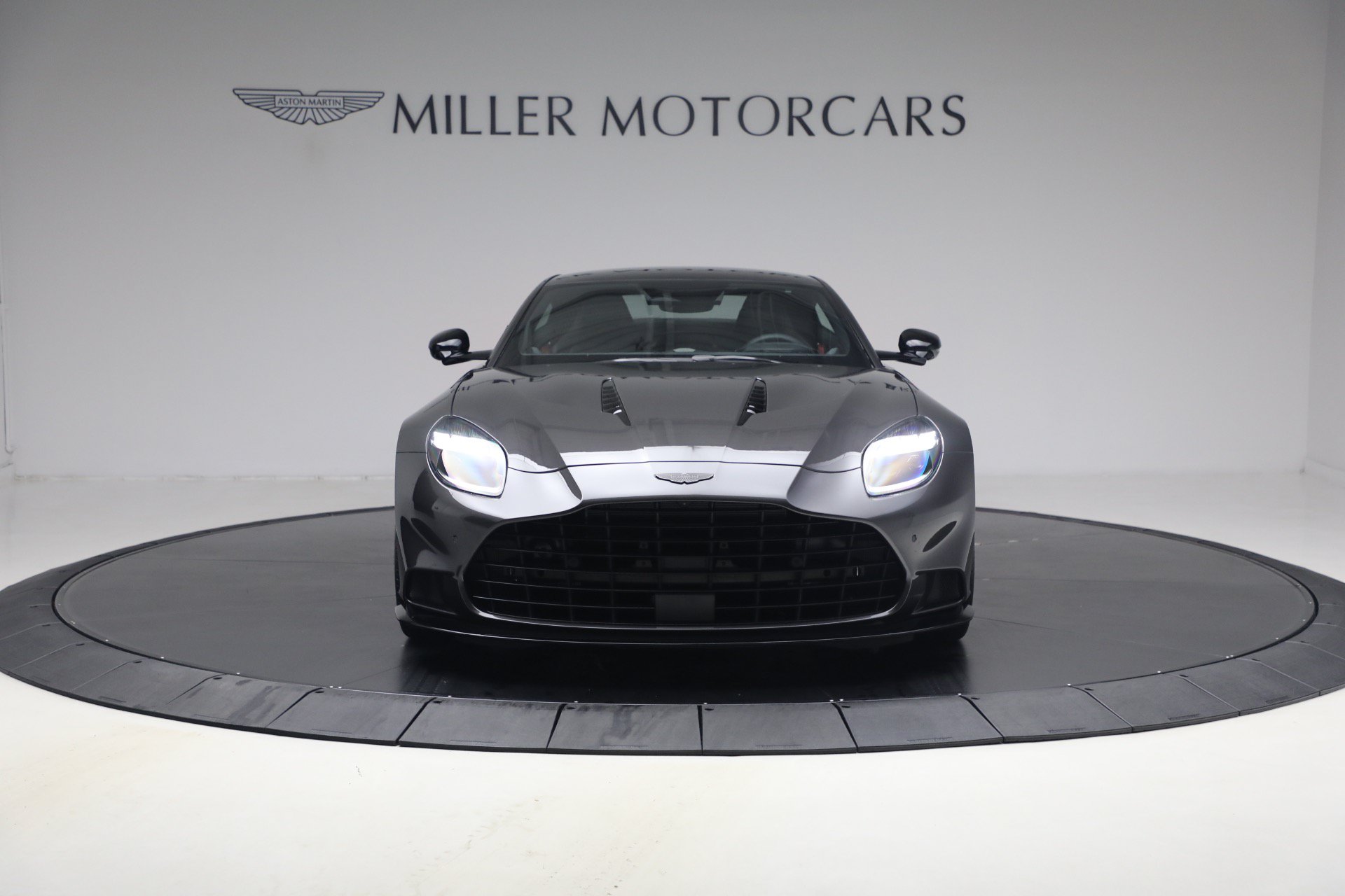 Used 2026 Aston Martin Vanquish RWD image 10