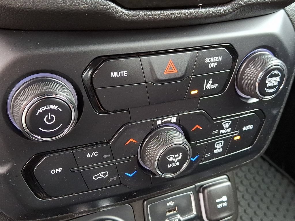 Used 2022 Jeep Renegade Latitude AWD/4WD image 16