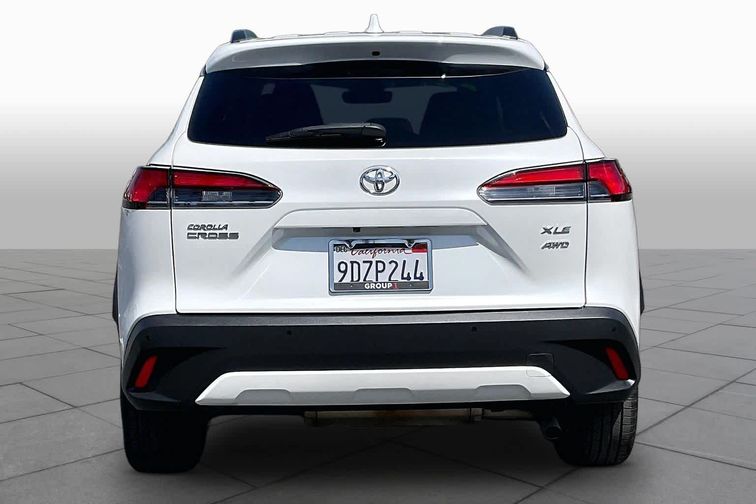Used 2022 Toyota Corolla Cross XLE w/ Convenience Package AWD/4WD image 4