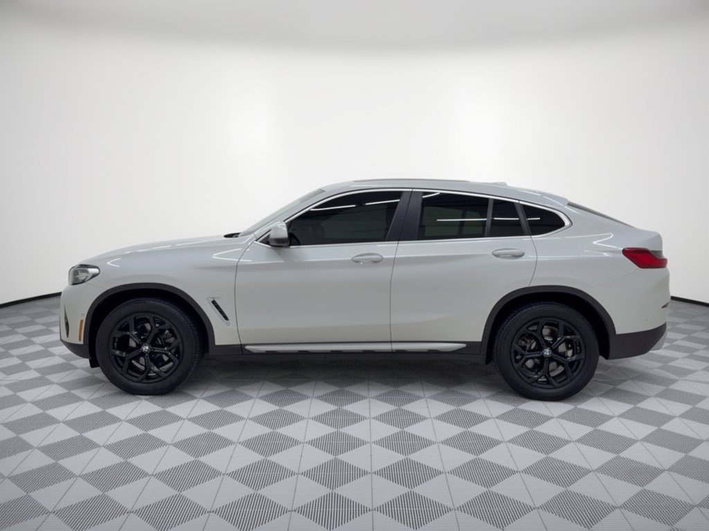 Used 2024 BMW X4 xDrive30i AWD/4WD image 2