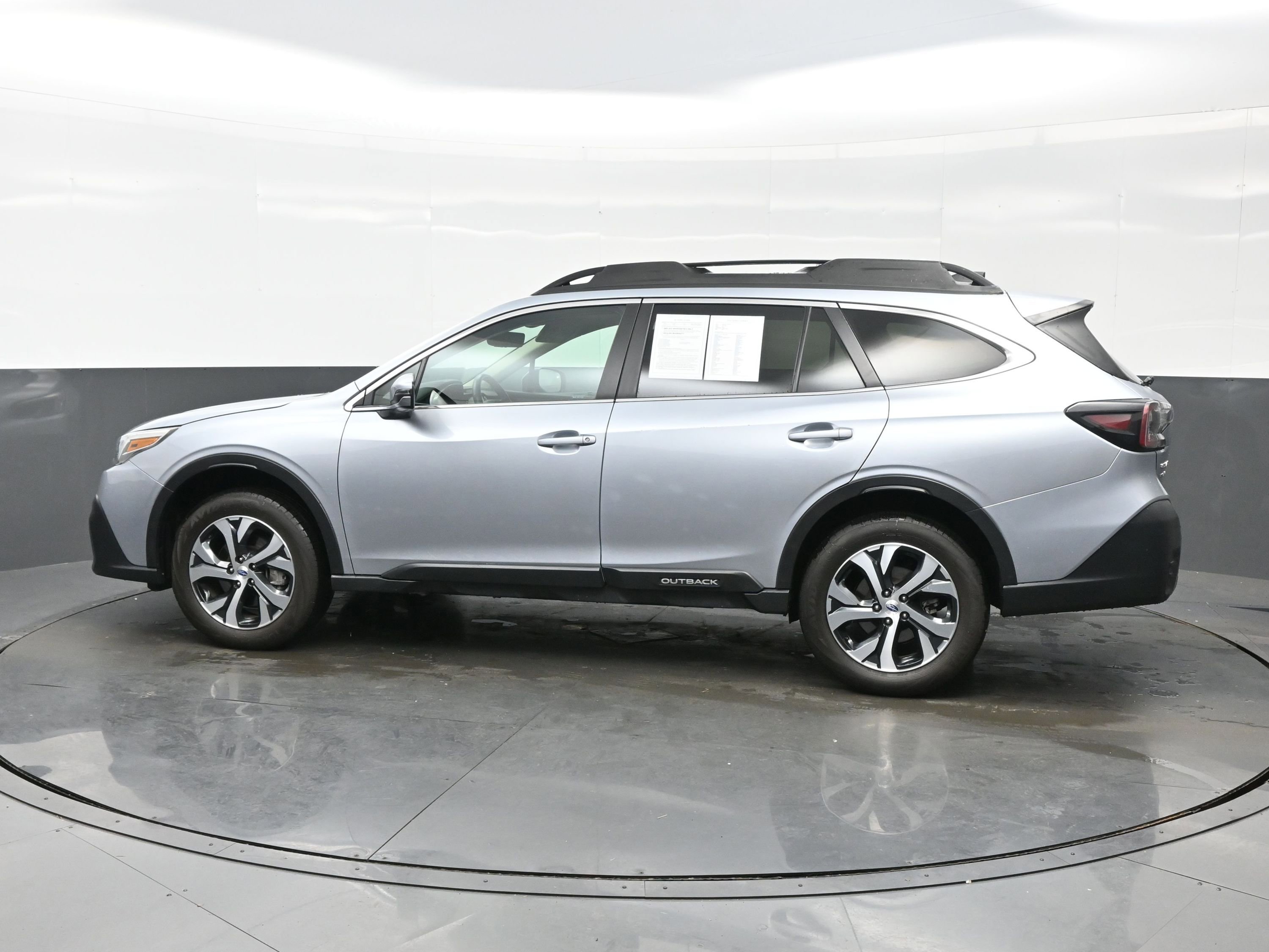 Used 2022 Subaru Outback Limited image 3