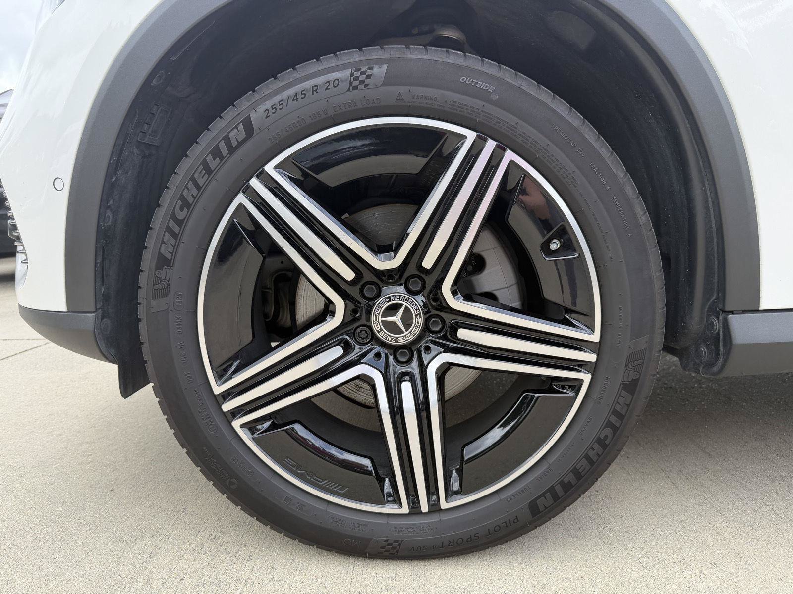 Certified 2026 Mercedes-Benz GLC 300 image 4