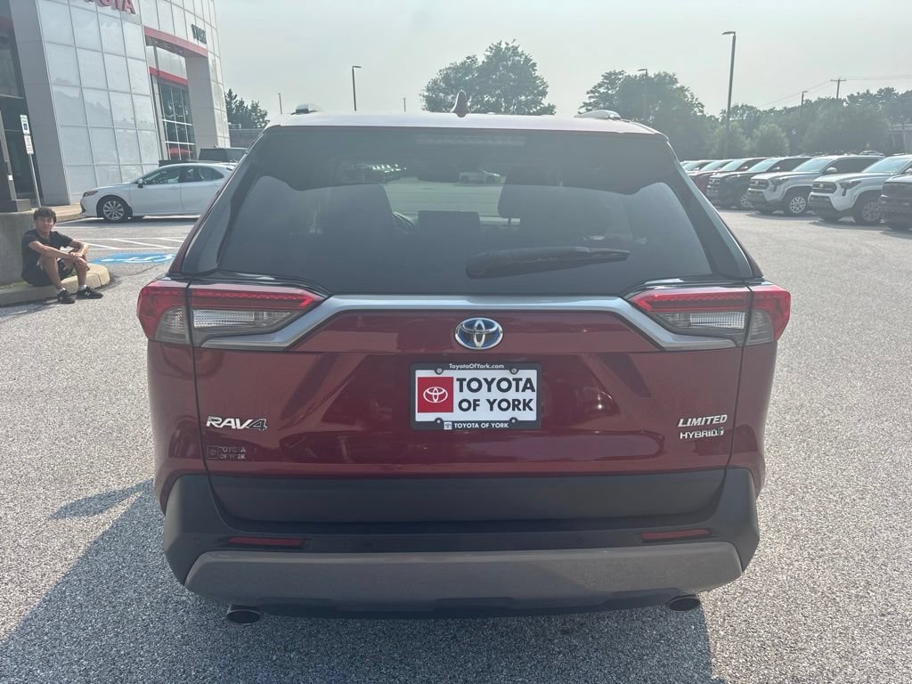 Used 2020 Toyota RAV4 Limited AWD/4WD image 4