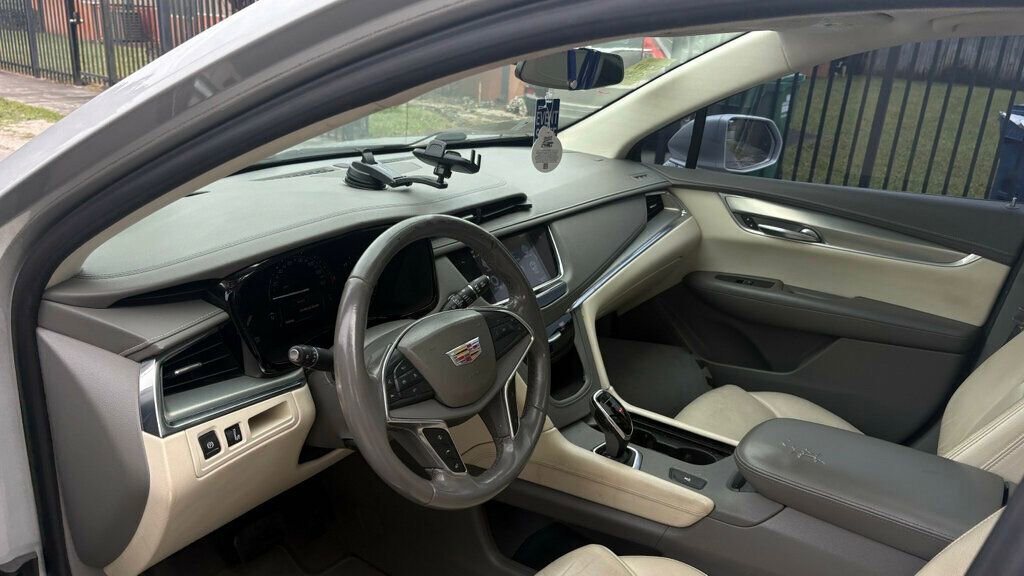 Used 2018 Cadillac XT5 Luxury w/ Driver Awareness Package image 6