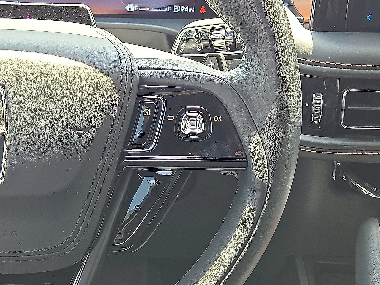 Used 2025 Lincoln Aviator Black Label AWD/4WD image 21