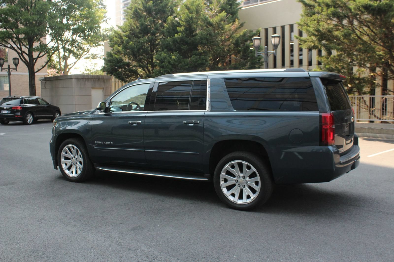 Used 2019 Chevrolet Suburban Premier AWD/4WD image 9