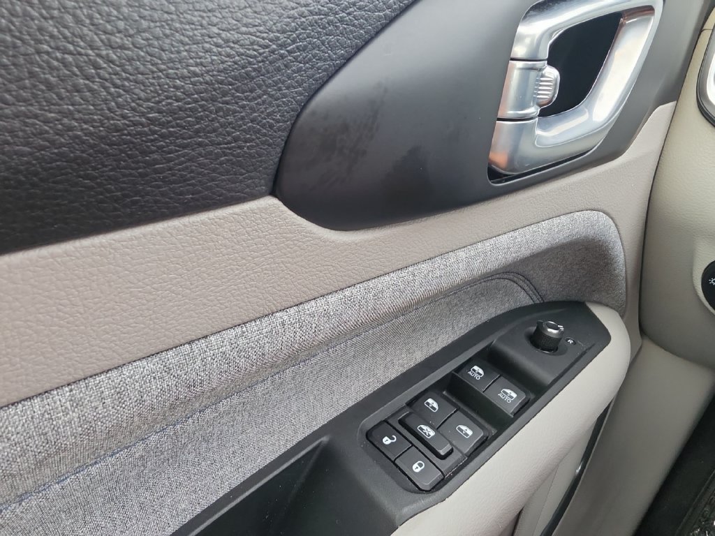 Used 2023 Jeep Compass Latitude w/ Convenience Group AWD/4WD image 20