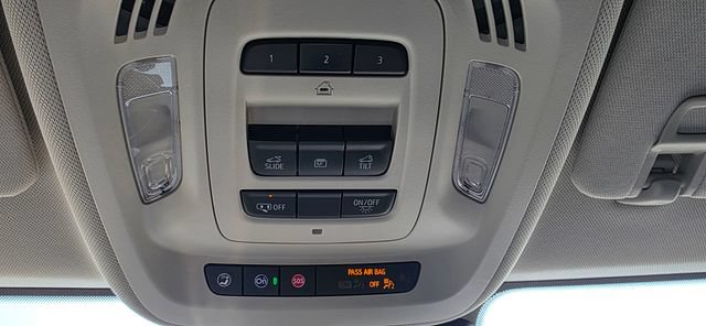 Used 2023 Buick Envision Avenir AWD/4WD image 28