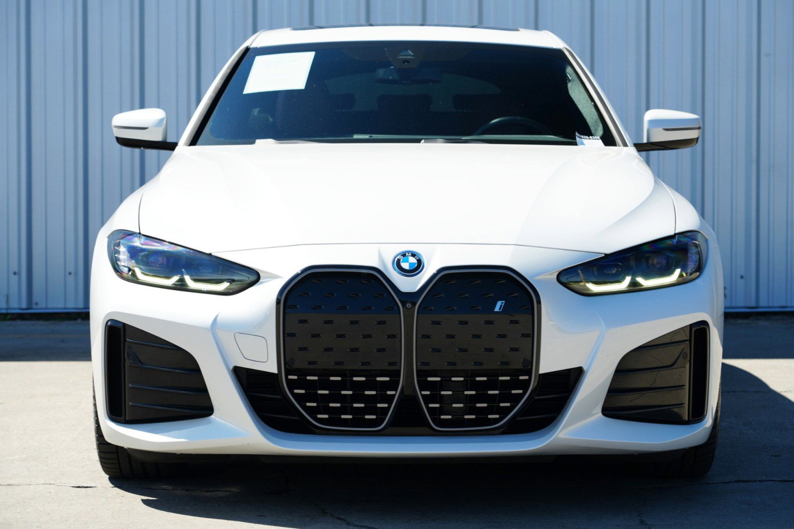 Used 2022 BMW i4 eDrive40 w/ M Sport Package image 7