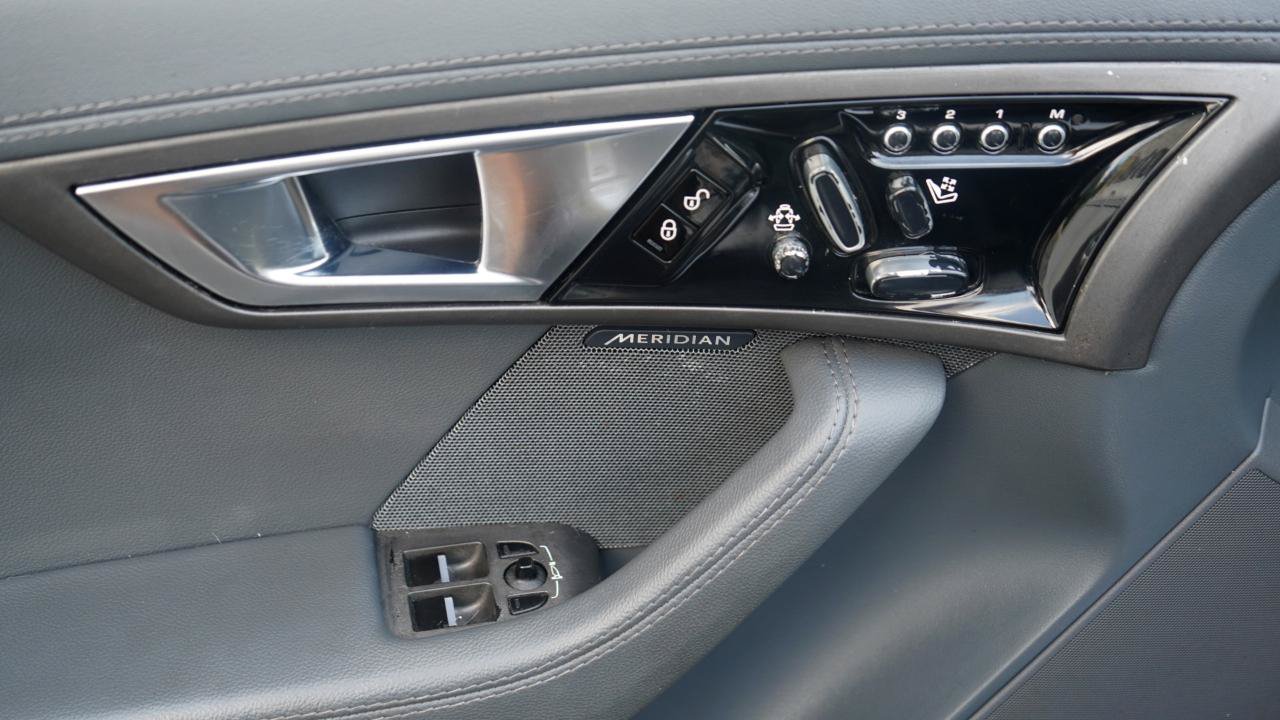 Used 2014 Jaguar F-TYPE Convertible RWD image 52
