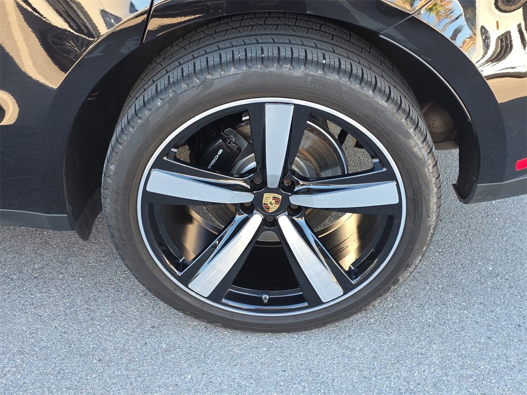 Certified 2024 Porsche Macan image 11