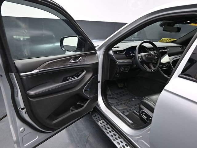 Used 2023 Jeep Grand Cherokee Overland w/ Advanced Protech Group III image 12