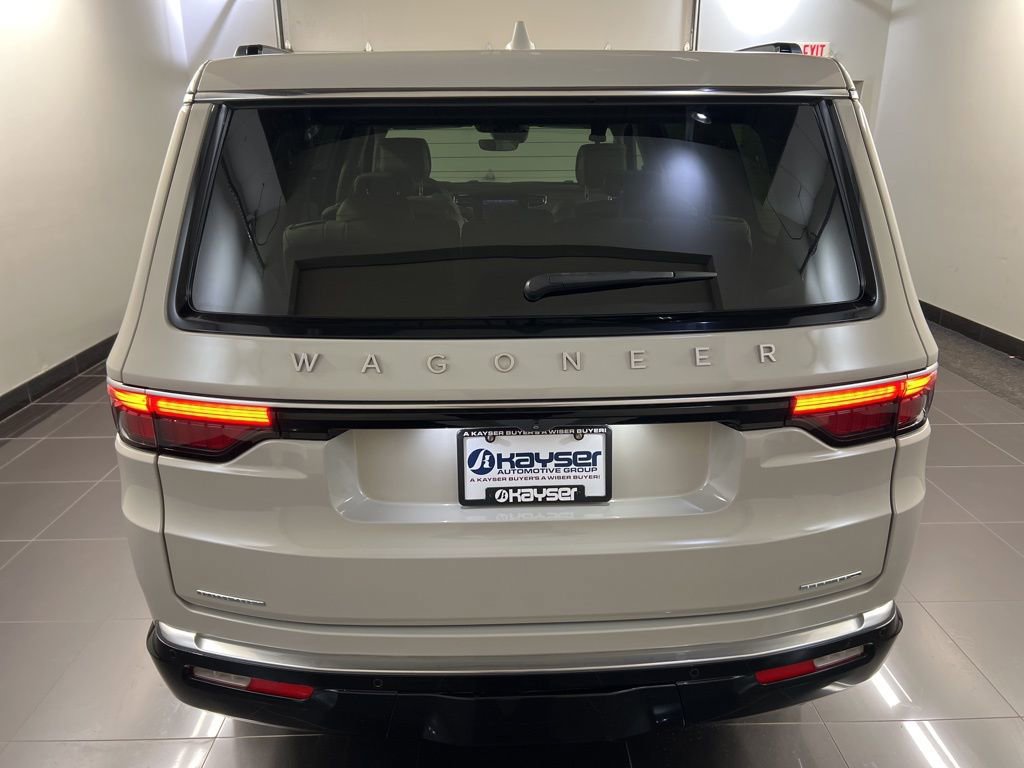 Used 2022 Jeep Wagoneer Series II w/ Flexible Seating Group image 5