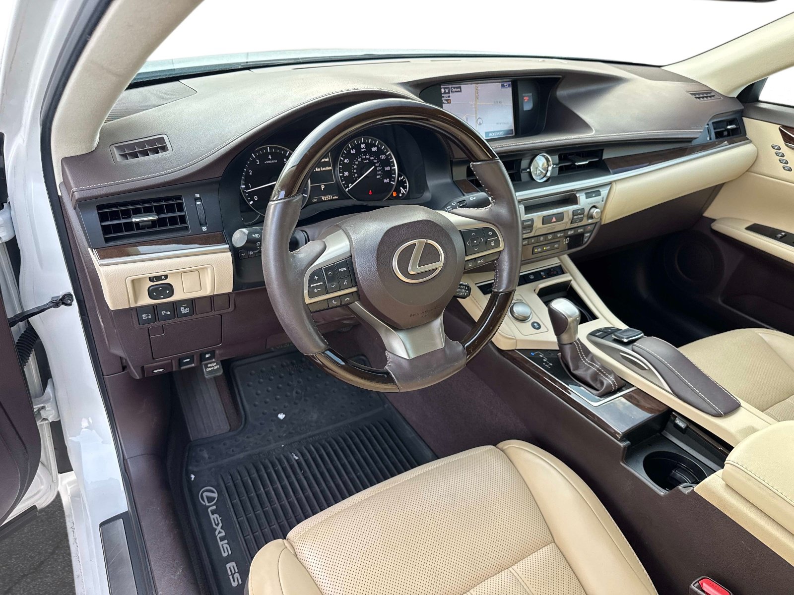 Used 2016 Lexus ES 350 w/ Ultra Luxury Package FWD image 21