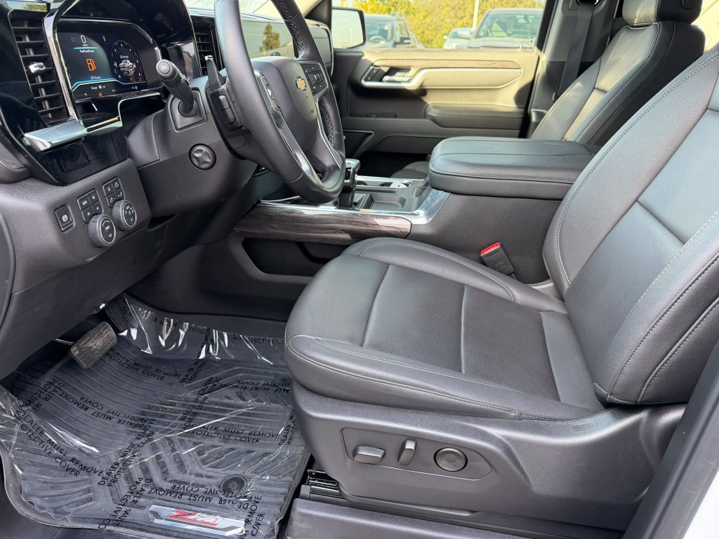 Used 2025 Chevrolet Silverado 1500 LTZ AWD/4WD image 10