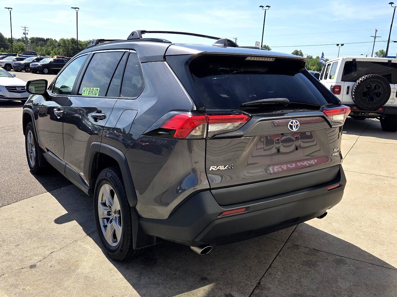Used 2023 Toyota RAV4 XLE image 8