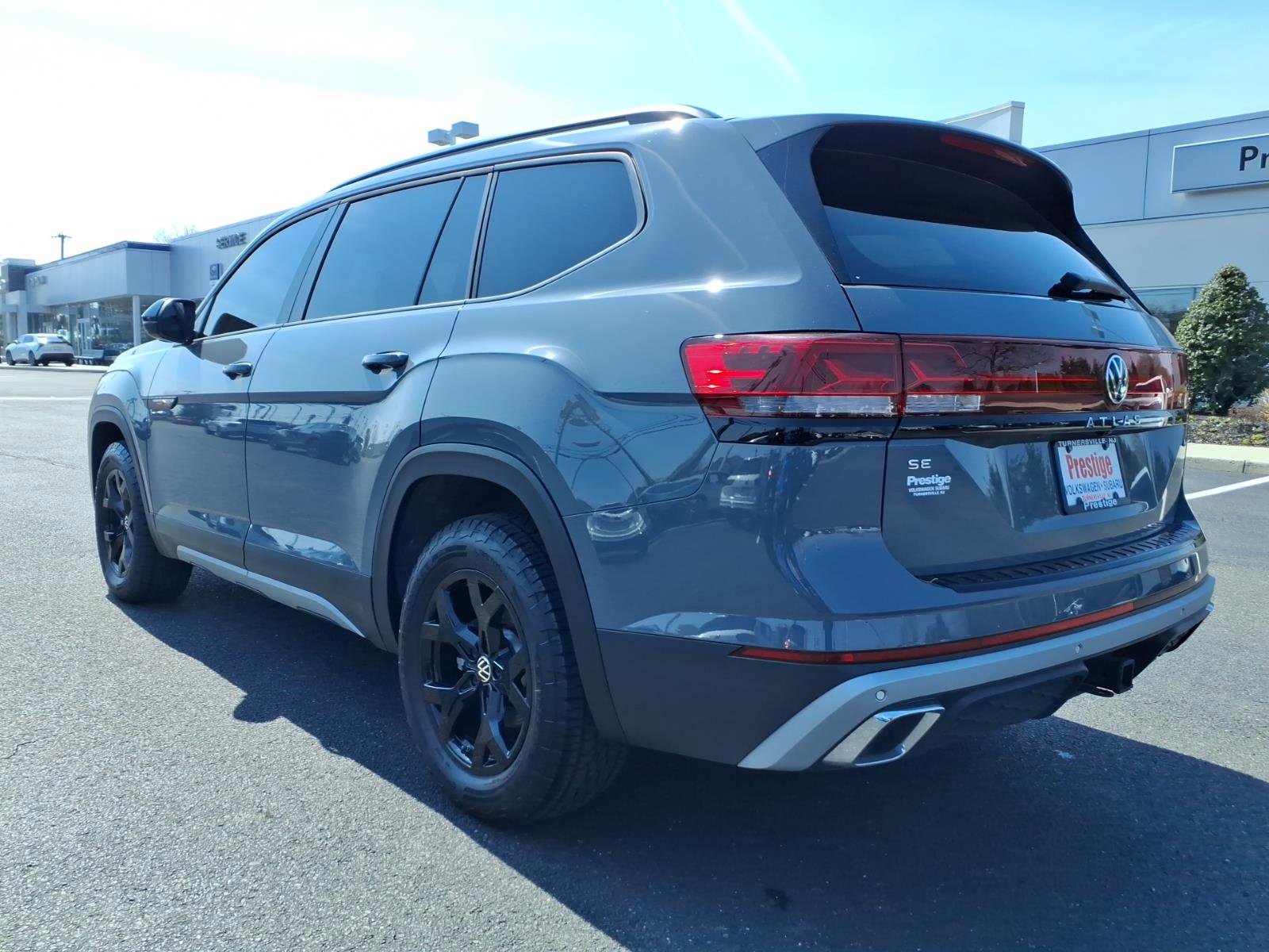 Certified 2024 Volkswagen Atlas Peak Edition SE image 4