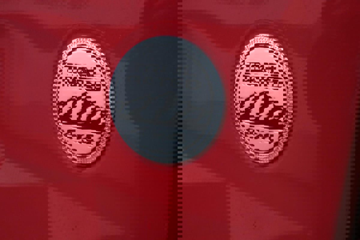 Used 2018 Jeep Wrangler Unlimited Sahara w/ Cold Weather Group image 38