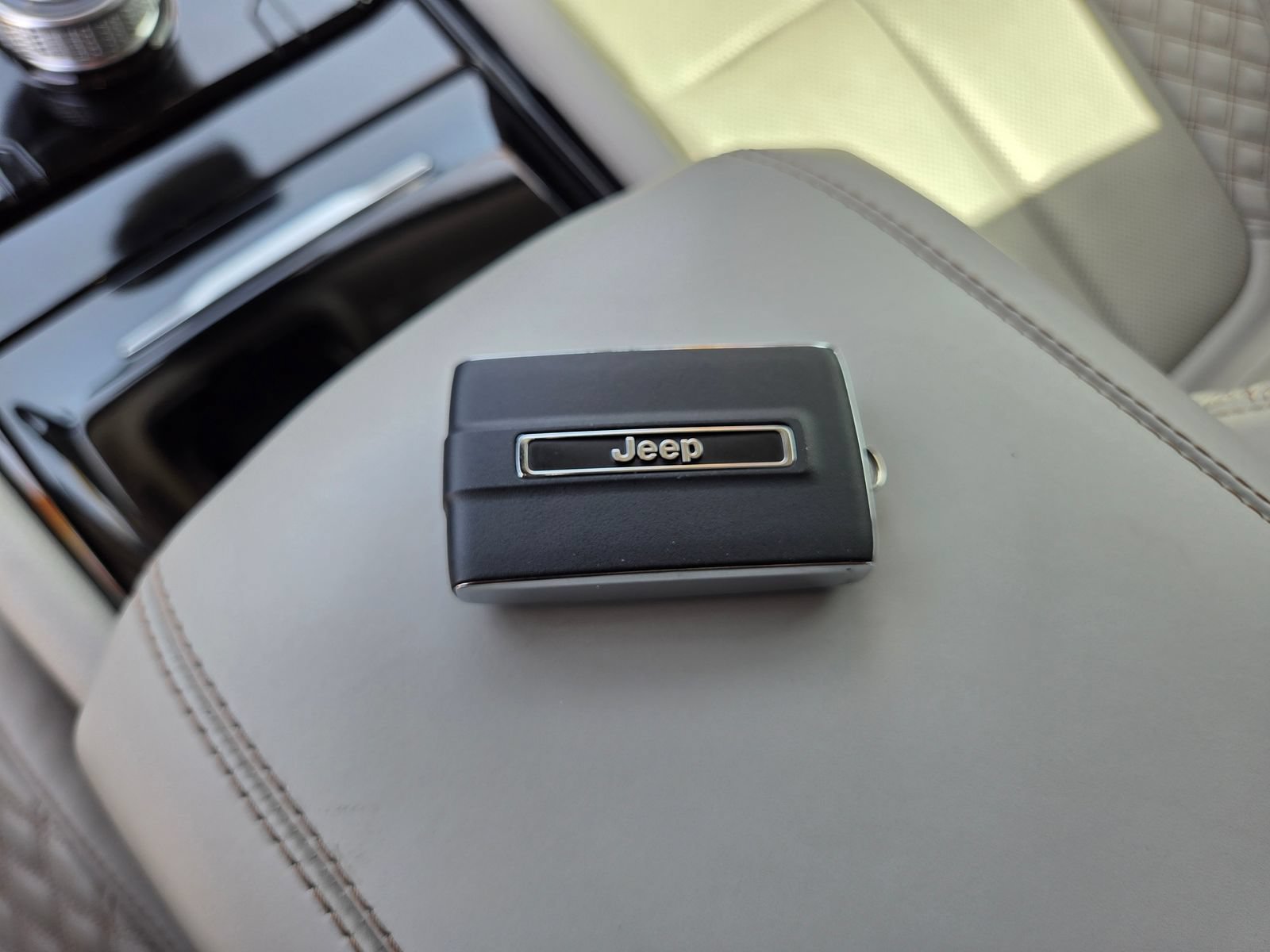 Used 2022 Jeep Grand Cherokee Summit RWD image 32