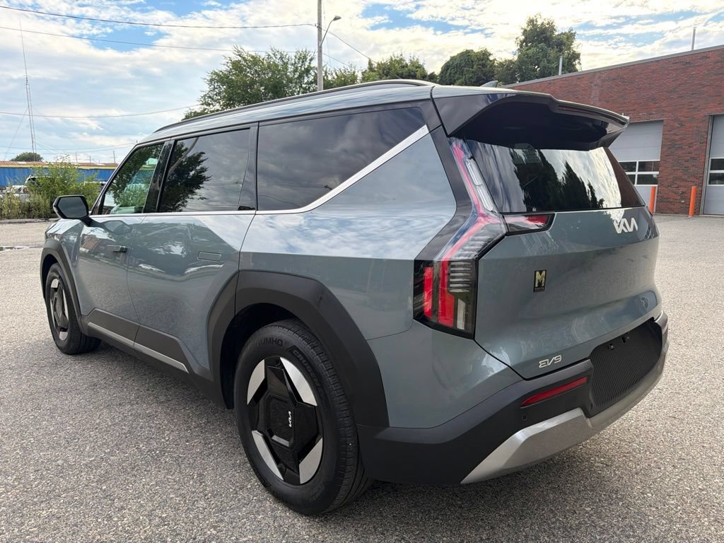 Certified 2024 Kia EV9 Wind AWD/4WD image 4