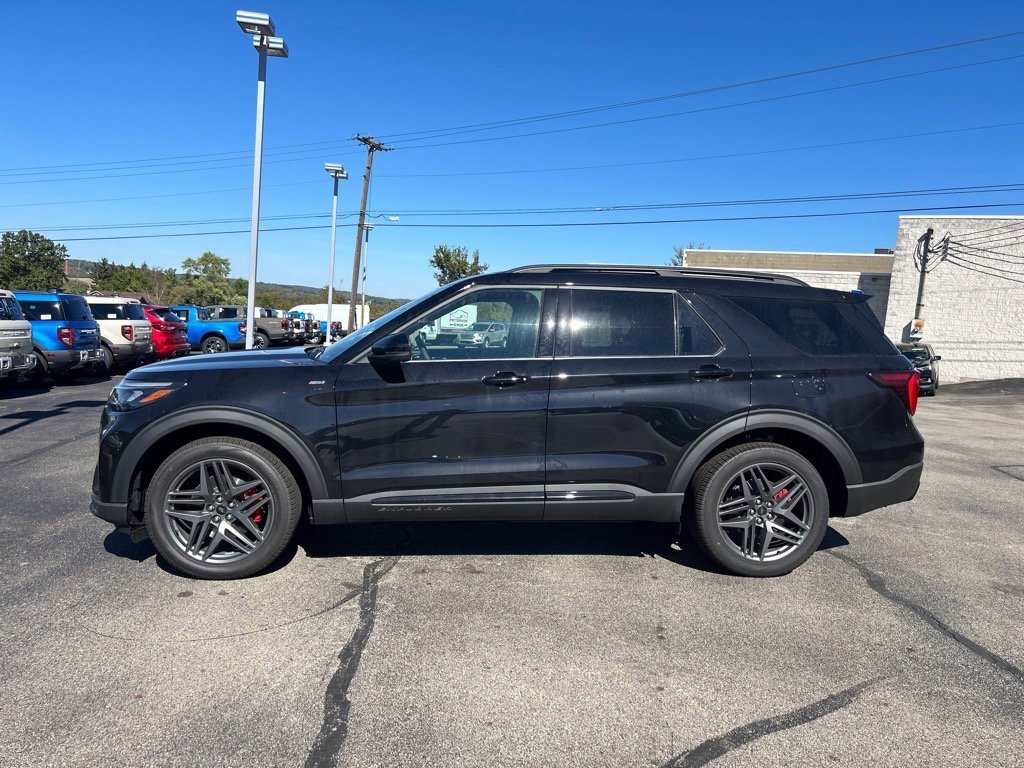 New 2026 Ford Explorer ST-Line image 2