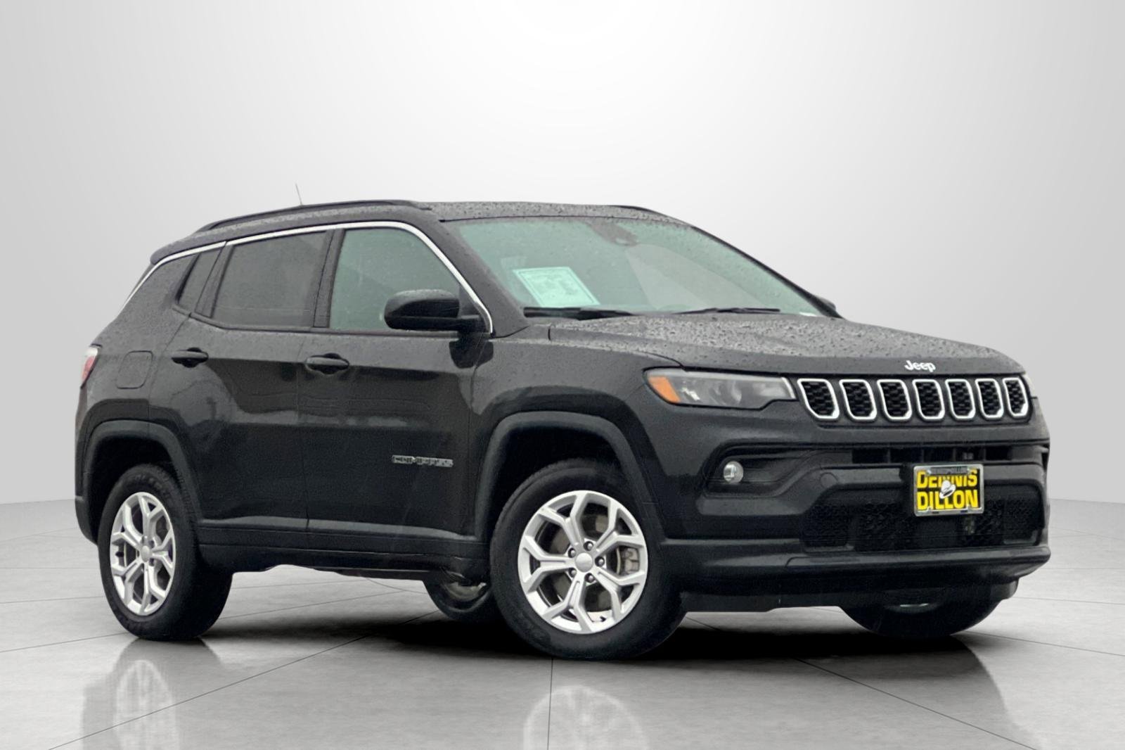 Used 2024 Jeep Compass Latitude image 2