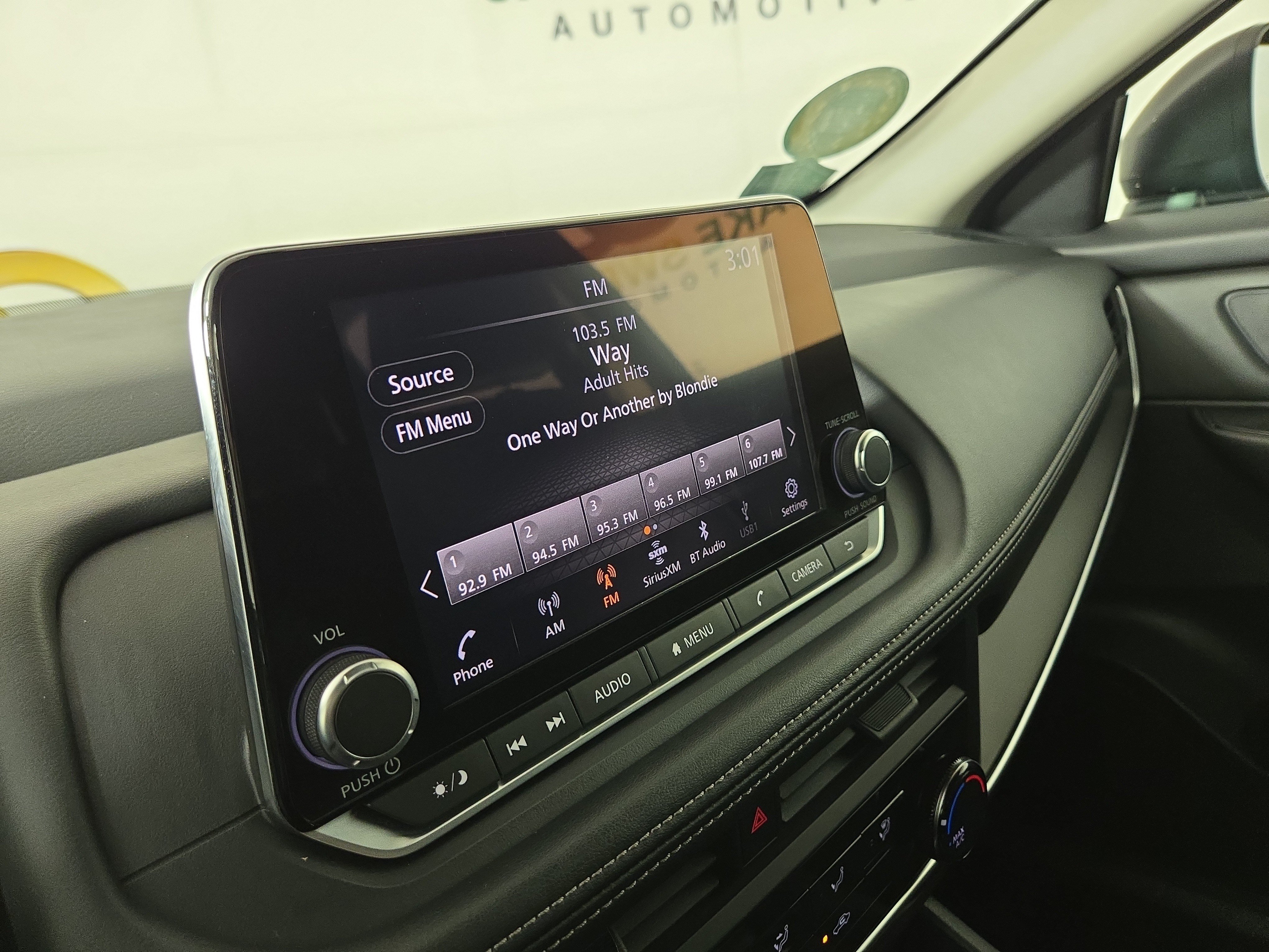 Used 2024 Nissan Rogue S AWD/4WD image 19