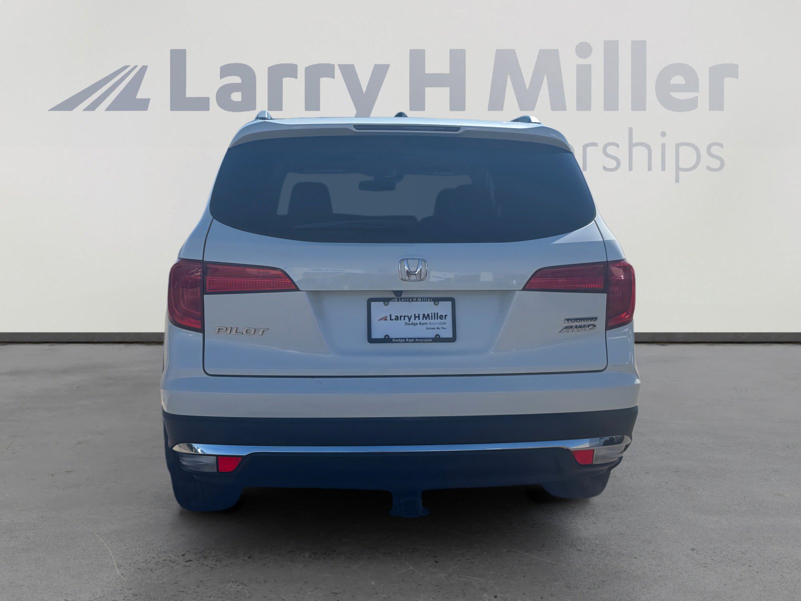 Used 2017 Honda Pilot Touring image 3