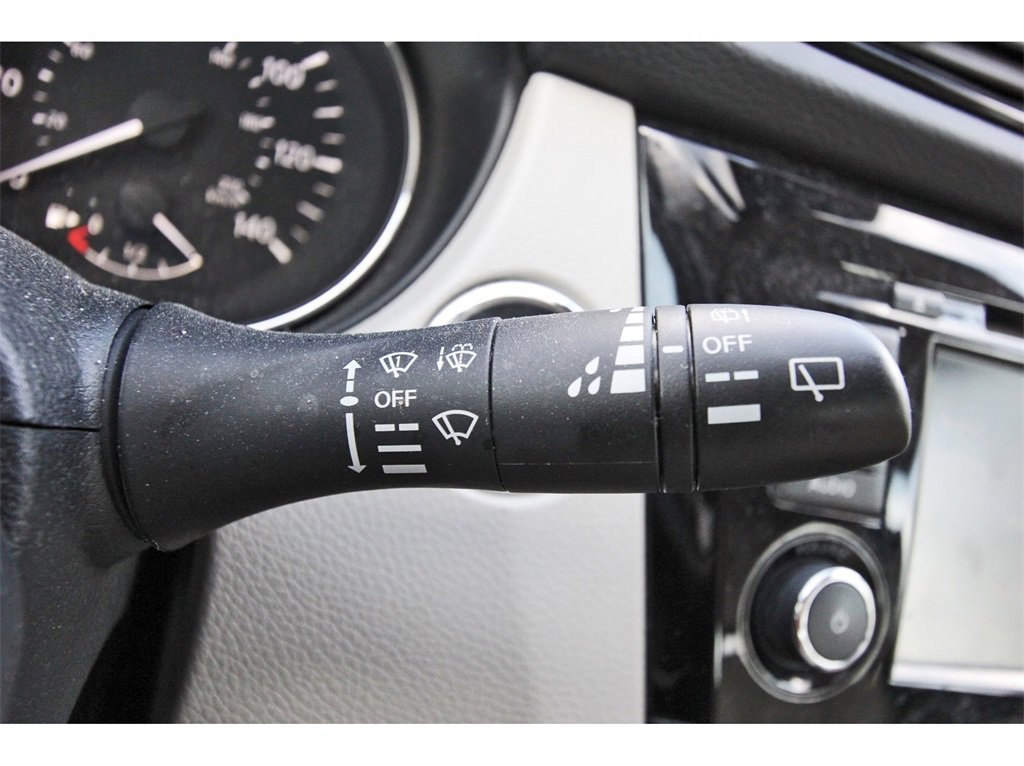 Used 2020 Nissan Rogue Sport SV image 14