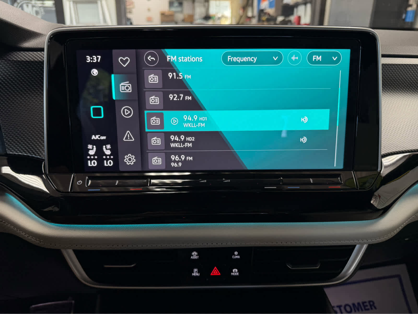 Used 2024 Volkswagen Atlas Cross Sport SEL Premium R-Line image 18