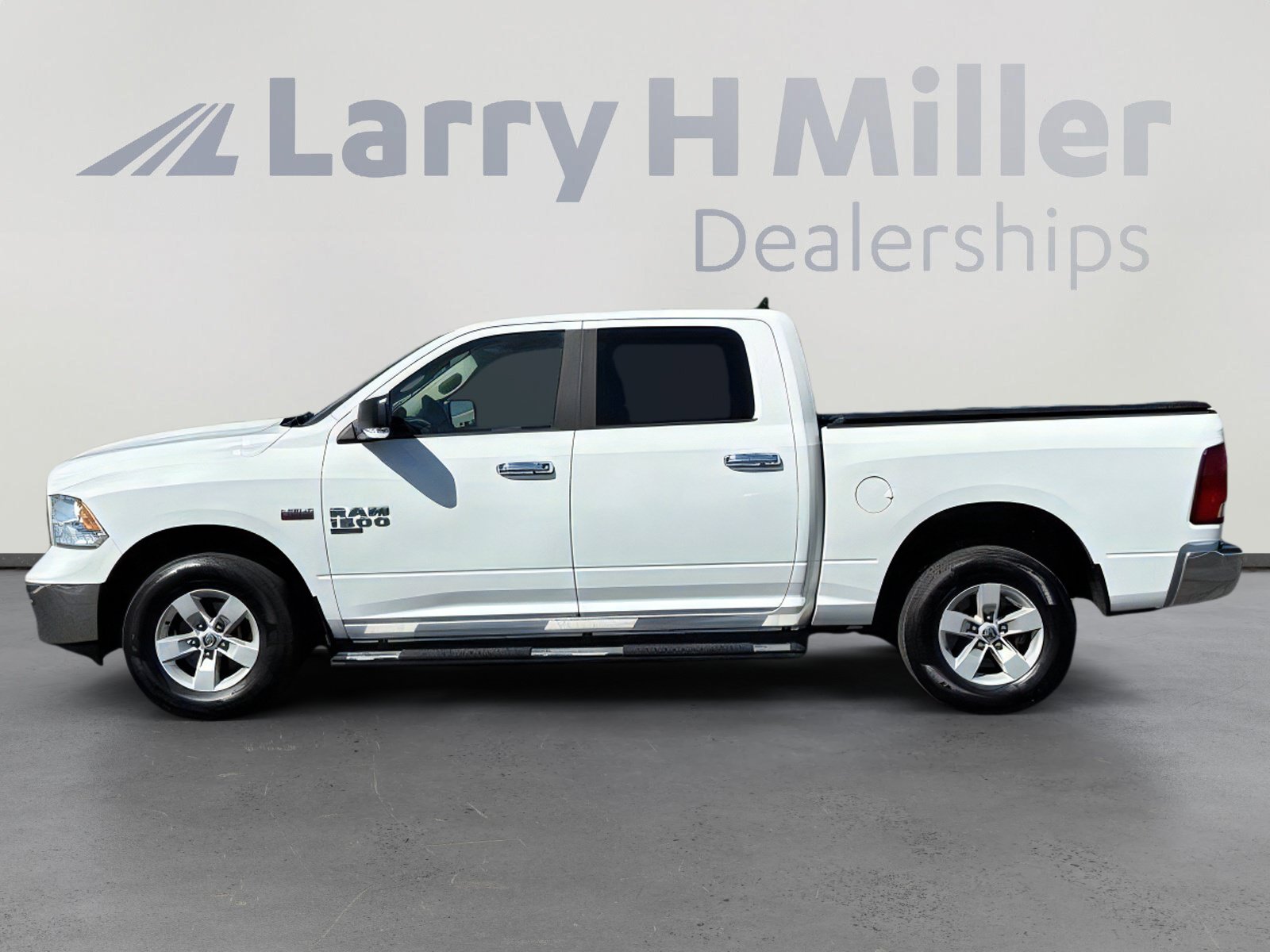 Used 2019 RAM 1500 Classic SLT w/ Luxury Group AWD/4WD image 3