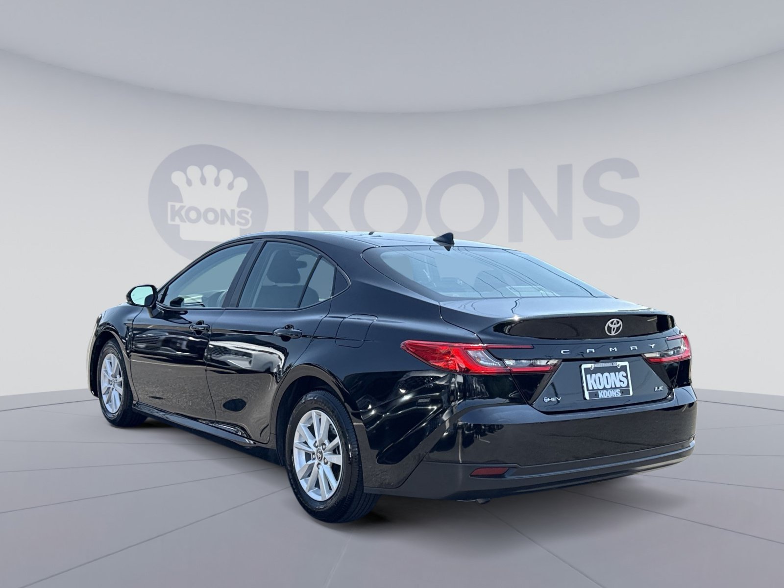 Used 2025 Toyota Camry LE FWD image 4