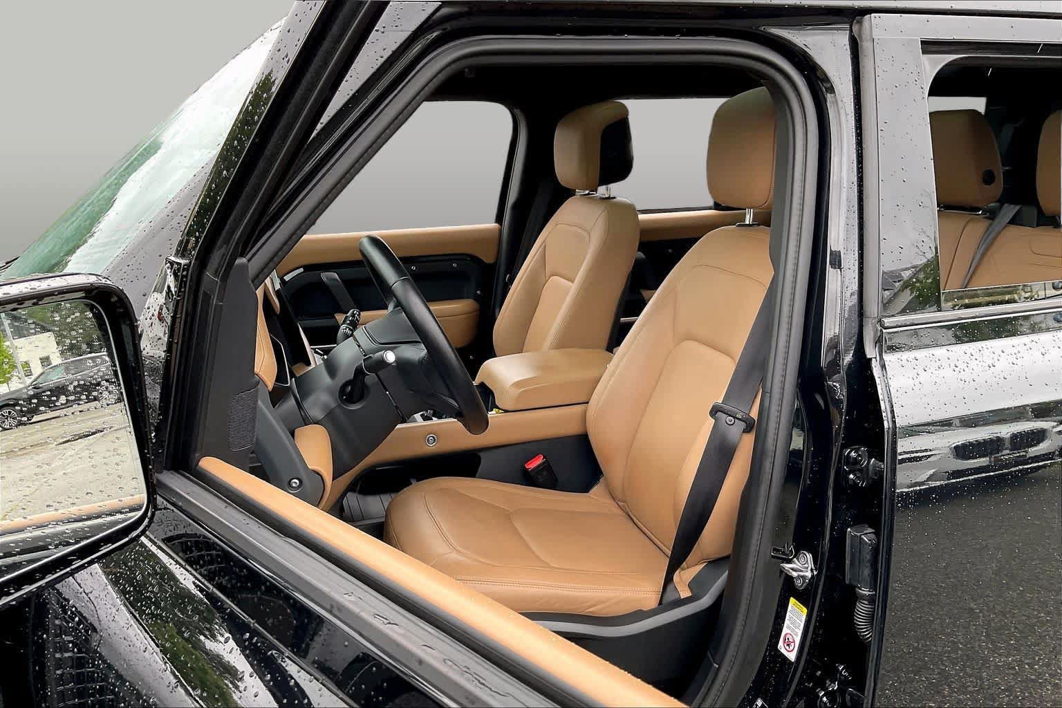Used 2025 Land Rover Defender 110 X-Dynamic SE AWD/4WD image 7