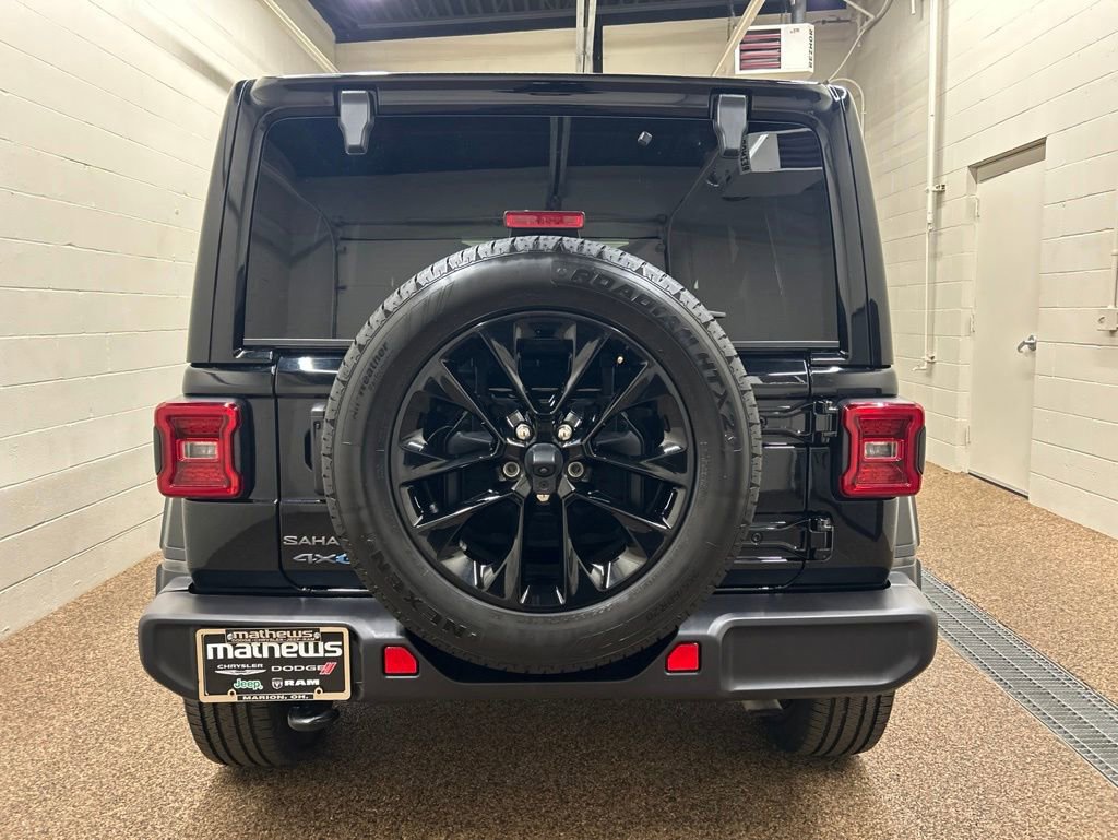 Used 2025 Jeep Wrangler Unlimited Sahara AWD/4WD image 8