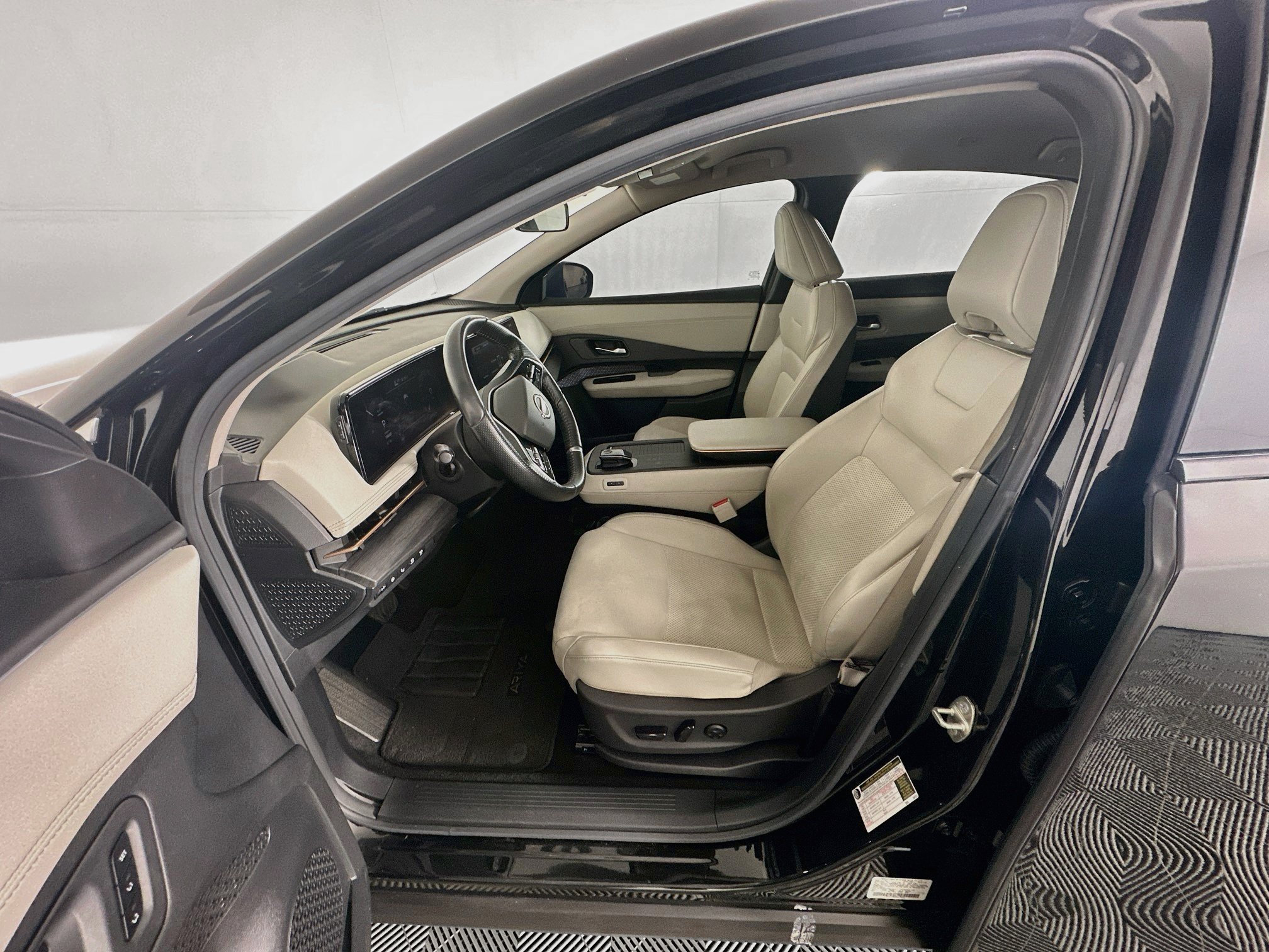 Used 2023 Nissan Ariya FWD image 13