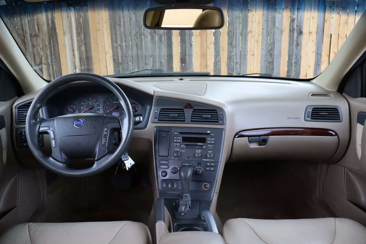 Used 2002 Volvo V70 Cross Country AWD/4WD image 16