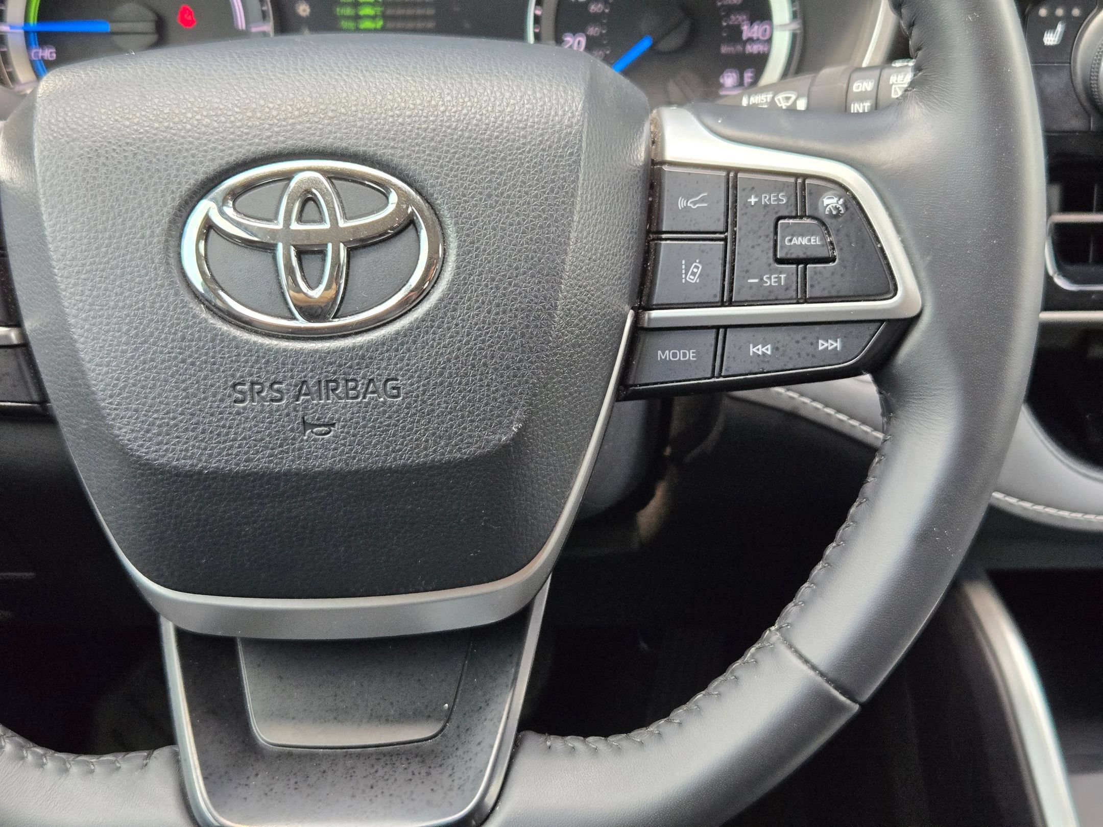 Used 2024 Toyota Highlander XLE AWD/4WD image 23