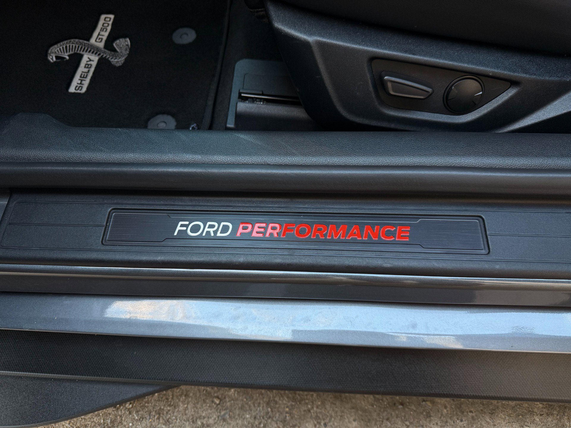 Used 2021 Ford Mustang Shelby GT500 w/ Technology Package image 12