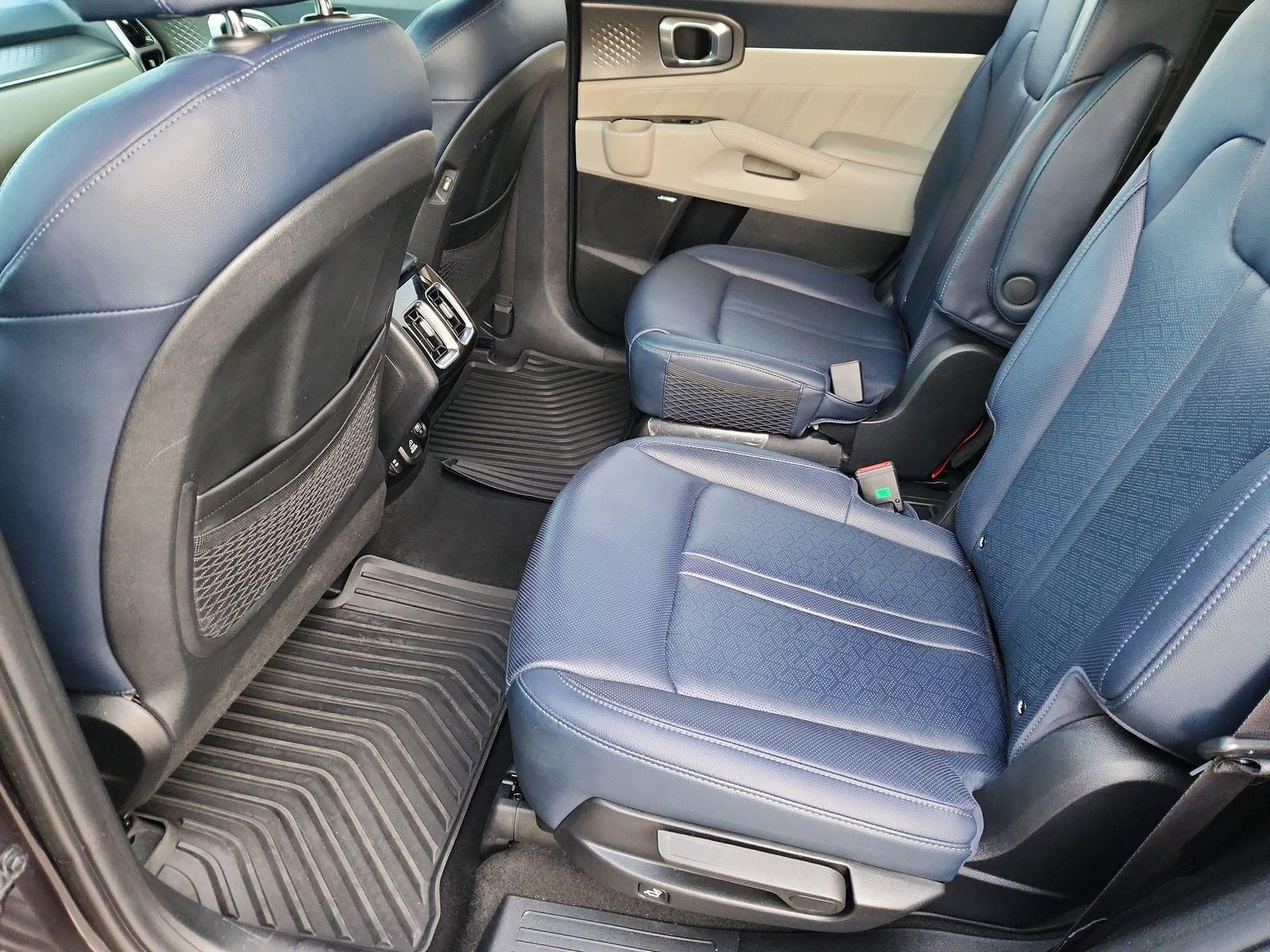 Used 2023 Kia Sorento SX Prestige image 11