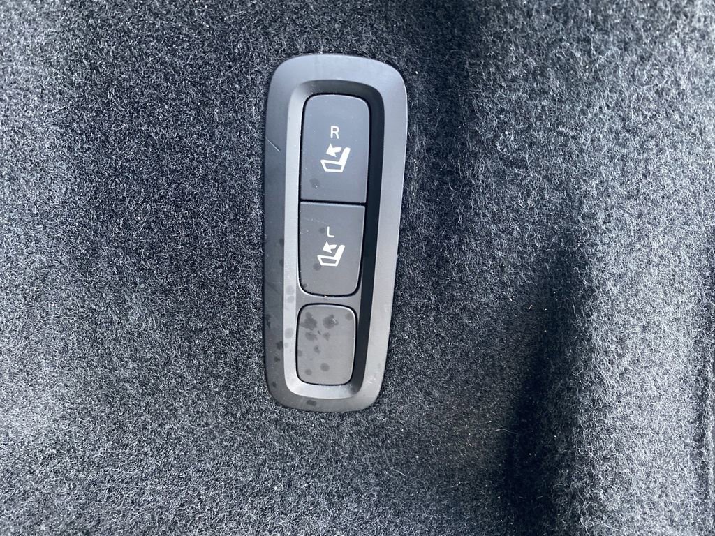 Used 2019 Volvo XC60 T5 Momentum w/ Premium Package image 19