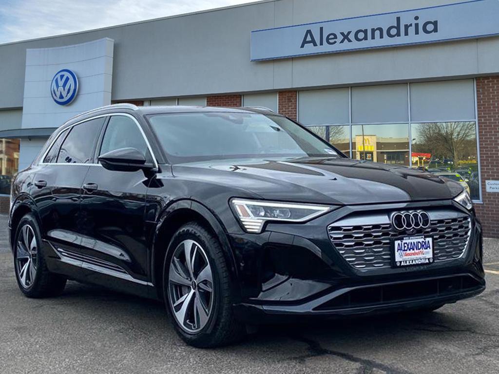 Used 2024 Audi Q8 e-tron Premium Plus w/ Premium Plus Package image 1