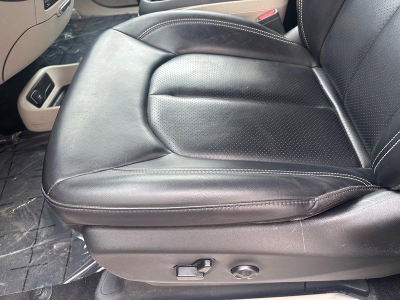 Used 2023 Chrysler Pacifica Touring-L w/ Uconnect Theater Family Group AWD/4WD image 22