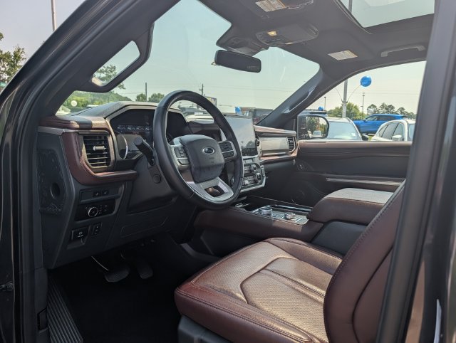 Used 2024 Ford Expedition Limited AWD/4WD image 13