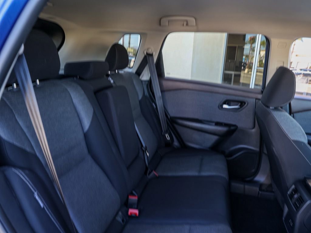 Used 2023 Nissan Rogue SV image 18