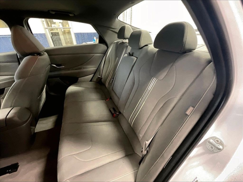 Certified 2025 Hyundai Elantra SEL FWD image 15