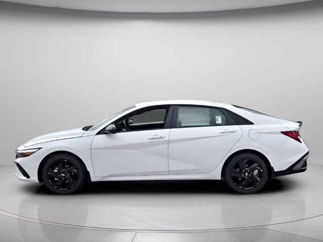 New 2026 Hyundai Elantra SEL Sport FWD image 2