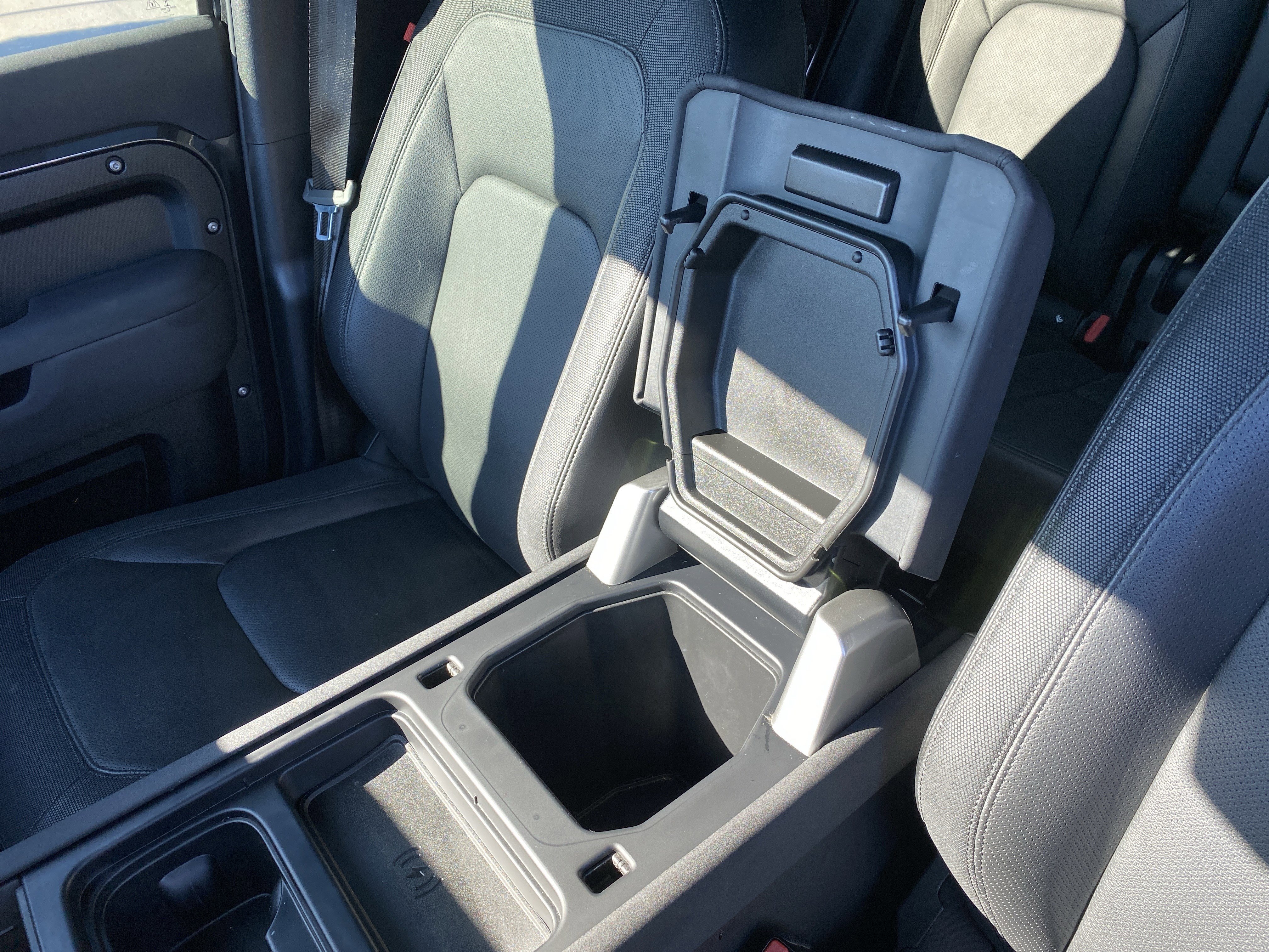 Used 2023 Land Rover Defender 130 X-Dynamic SE image 42