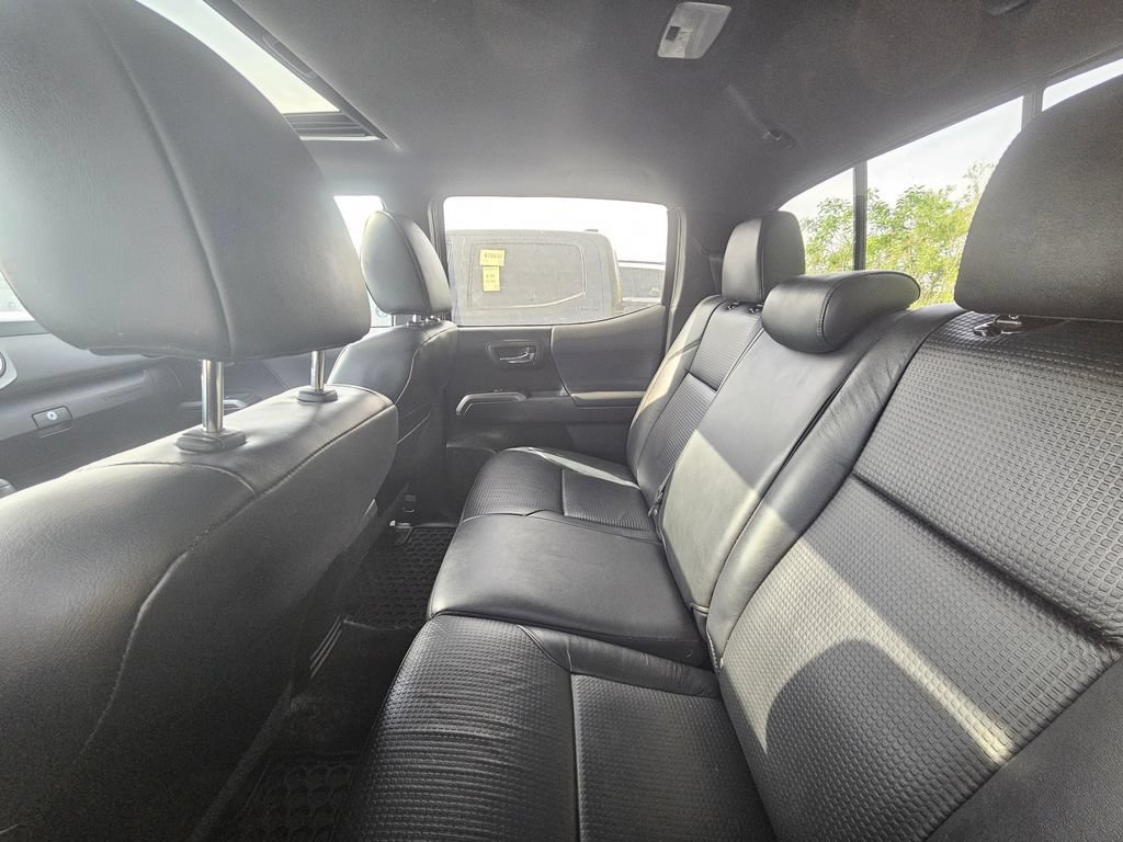 Used 2020 Toyota Tacoma TRD Sport AWD/4WD image 9