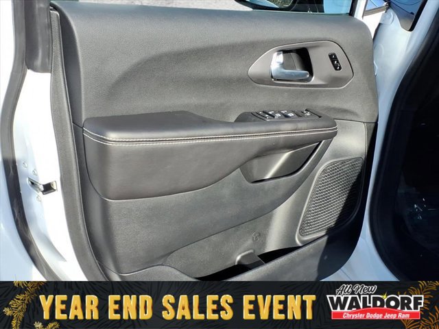 New 2026 Chrysler Pacifica Select image 7