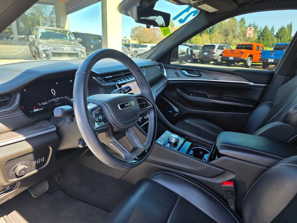Used 2021 Jeep Grand Cherokee L Overland w/ Advanced Protech Group III image 9